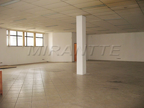 Comercial de 710m² em Santana
