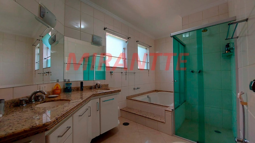 Sobrado de 450m² com 4 quartos em Jardim Floresta