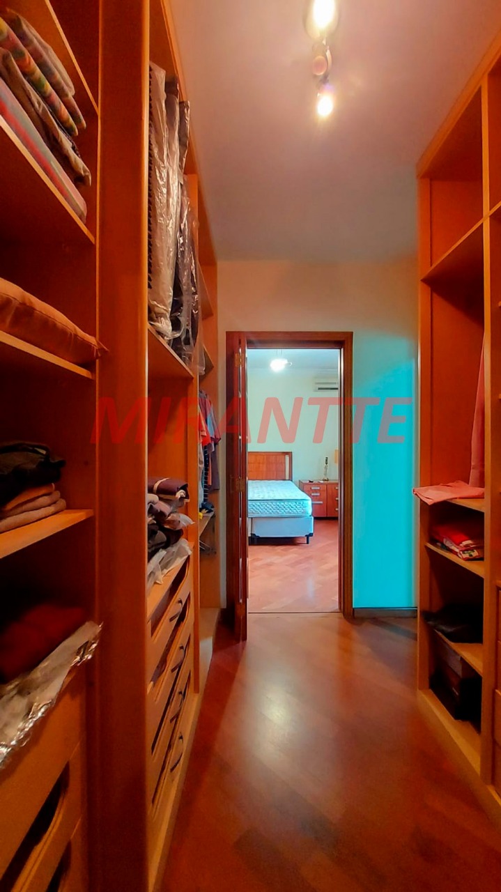 Sobrado de 450m² com 4 quartos em Jardim Floresta