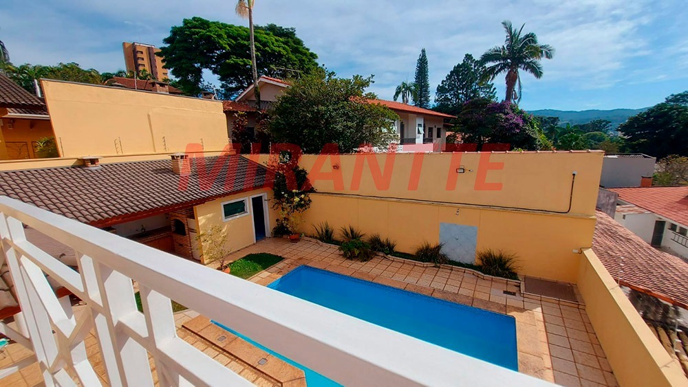 Sobrado de 450m² com 4 quartos em Jardim Floresta