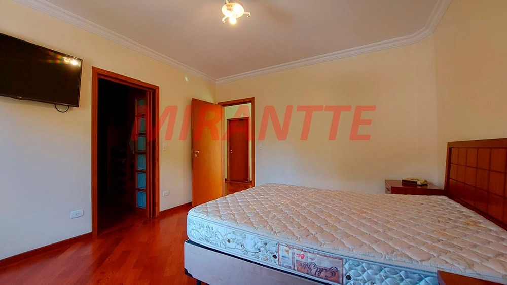 Sobrado de 450m² com 4 quartos em Jardim Floresta