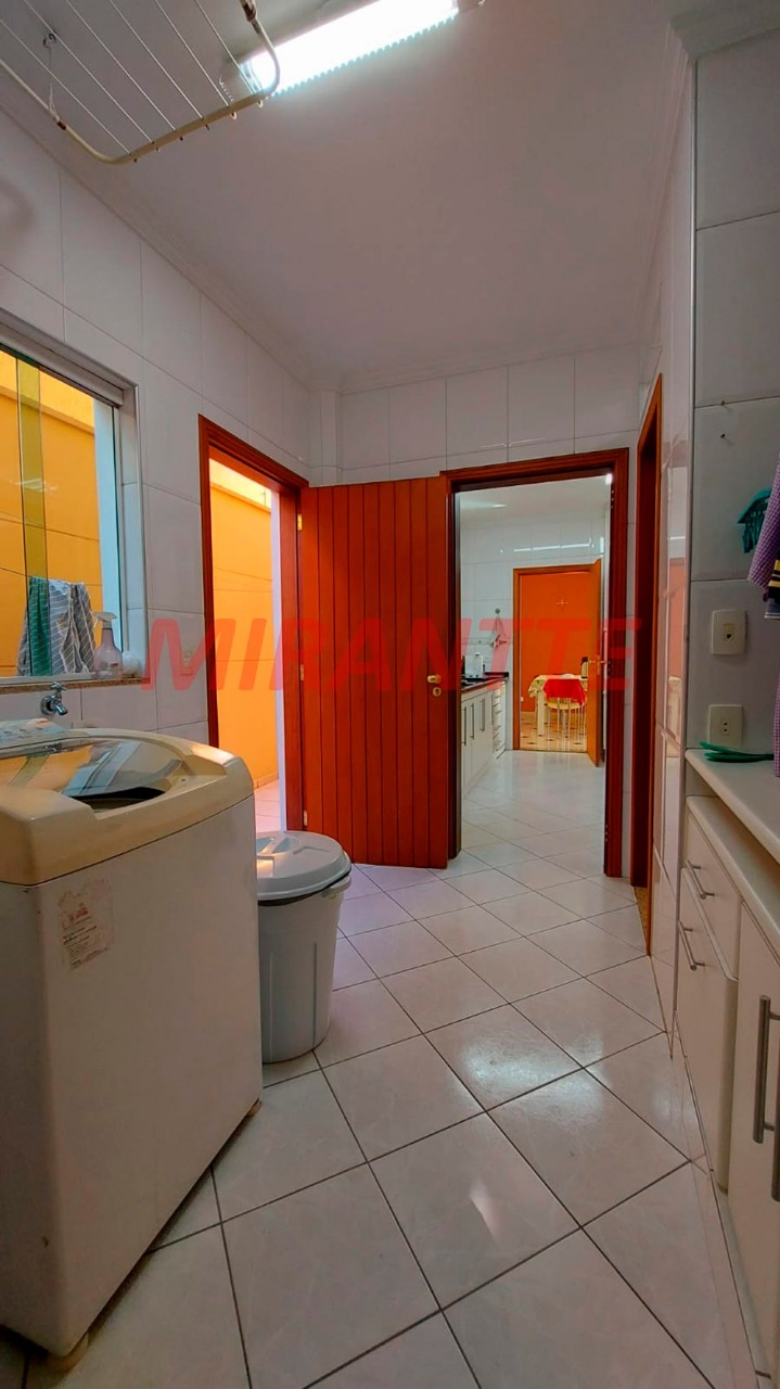 Sobrado de 450m² com 4 quartos em Jardim Floresta