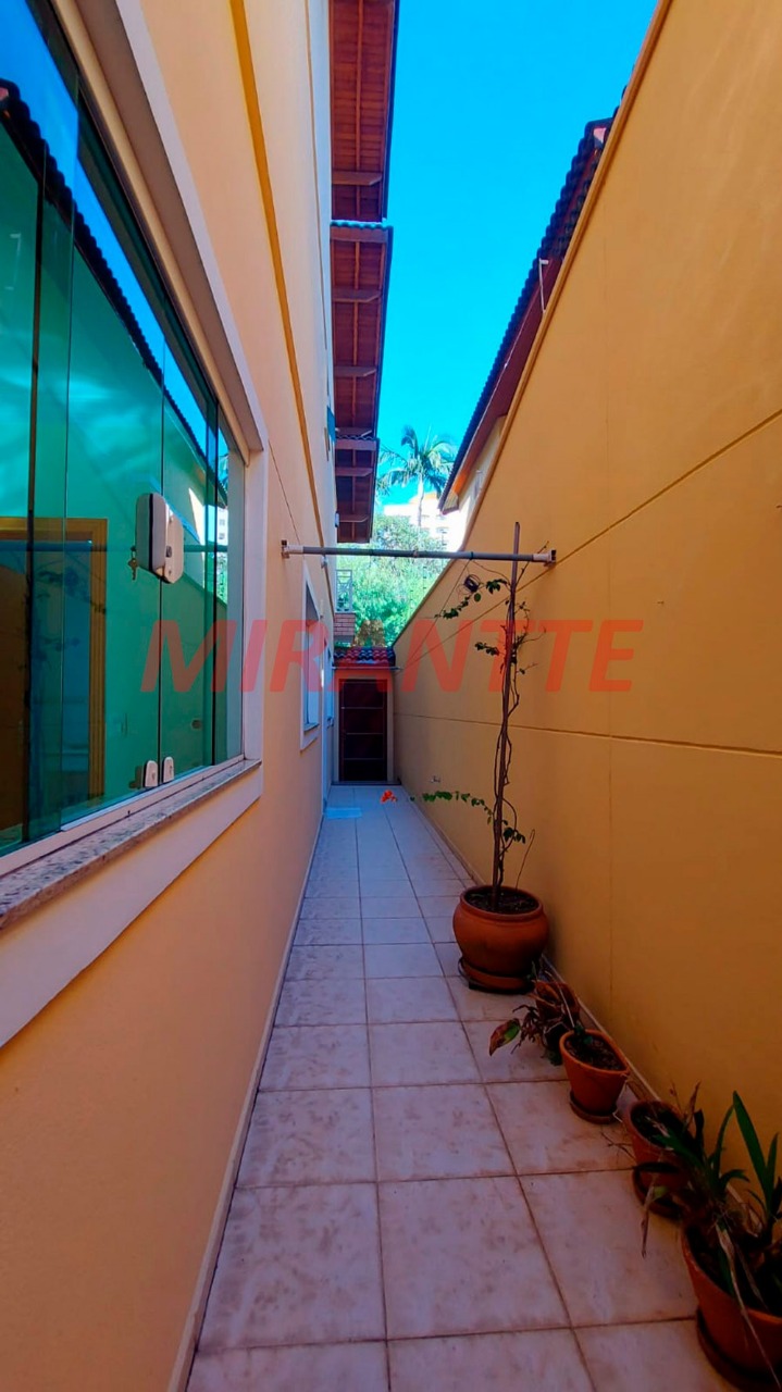 Sobrado de 450m² com 4 quartos em Jardim Floresta