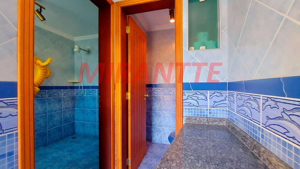 Sobrado de 450m² com 4 quartos em Jardim Floresta