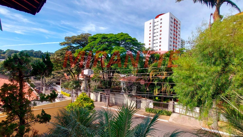 Sobrado de 450m² com 4 quartos em Jardim Floresta