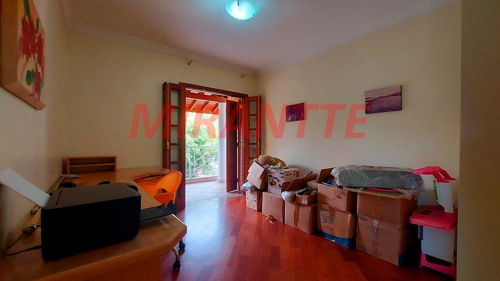 Sobrado de 450m² com 4 quartos em Jardim Floresta