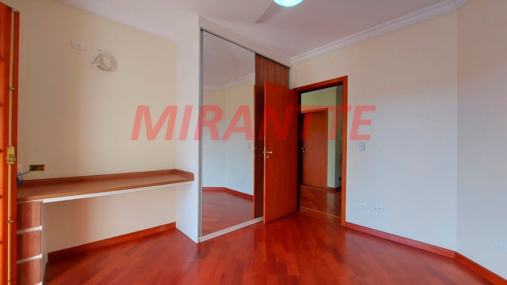 Sobrado de 450m² com 4 quartos em Jardim Floresta