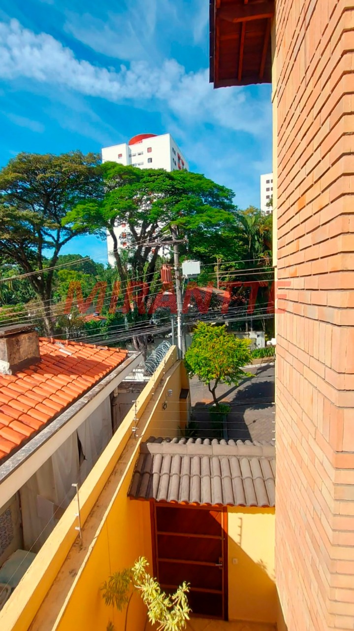Sobrado de 450m² com 4 quartos em Jardim Floresta