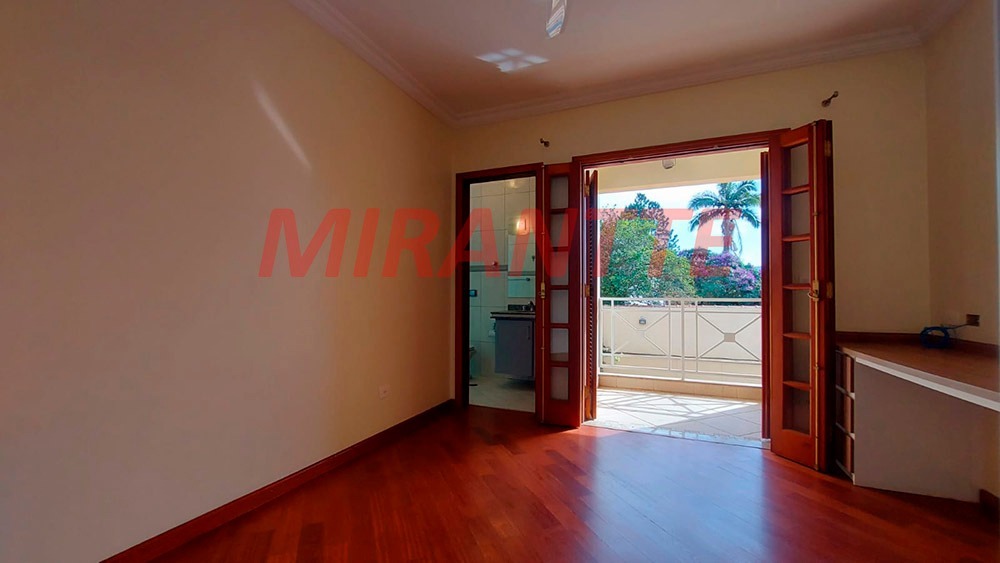 Sobrado de 450m² com 4 quartos em Jardim Floresta