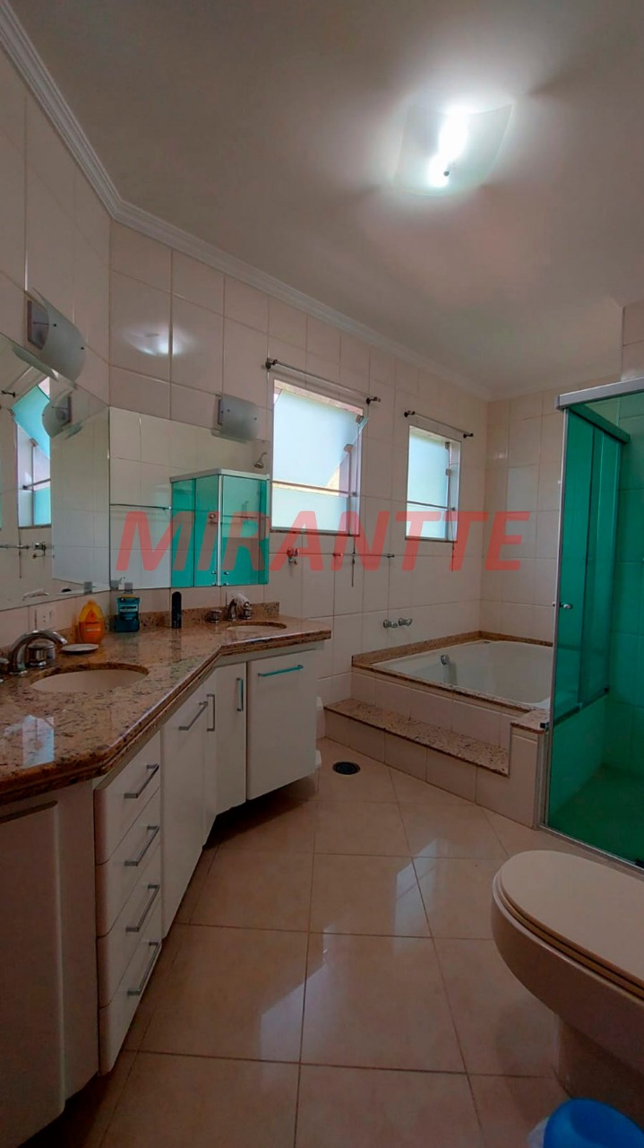 Sobrado de 450m² com 4 quartos em Jardim Floresta
