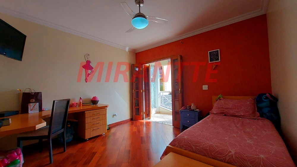 Sobrado de 450m² com 4 quartos em Jardim Floresta