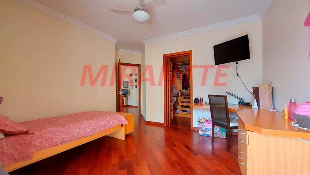 Sobrado de 450m² com 4 quartos em Jardim Floresta