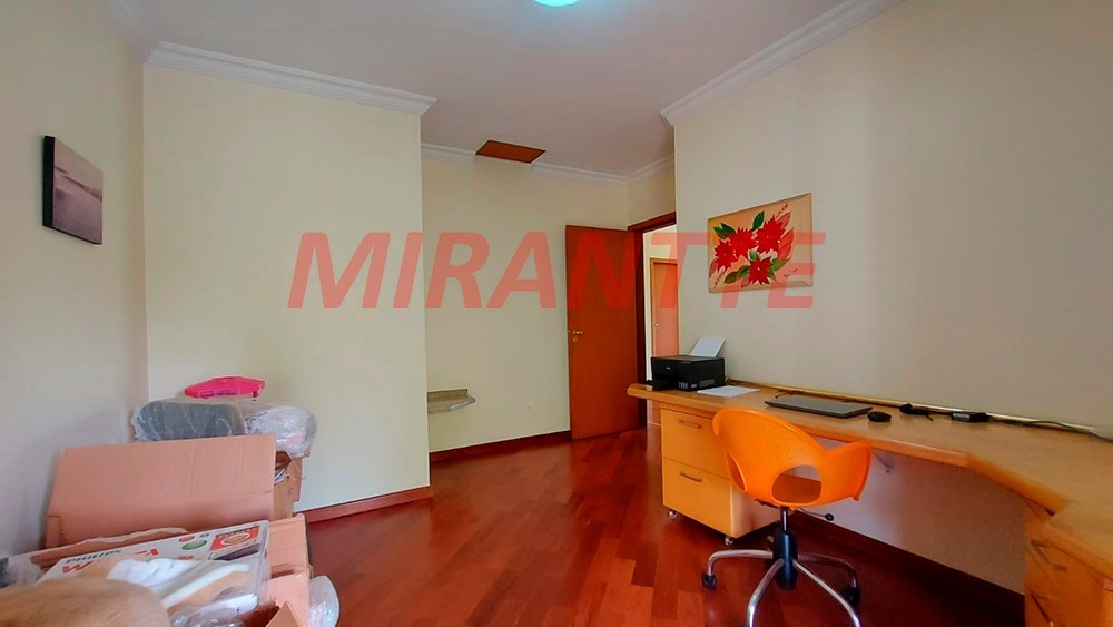 Sobrado de 450m² com 4 quartos em Jardim Floresta