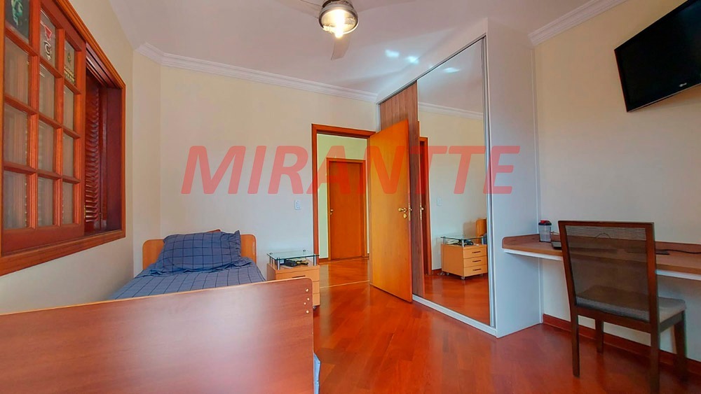 Sobrado de 450m² com 4 quartos em Jardim Floresta