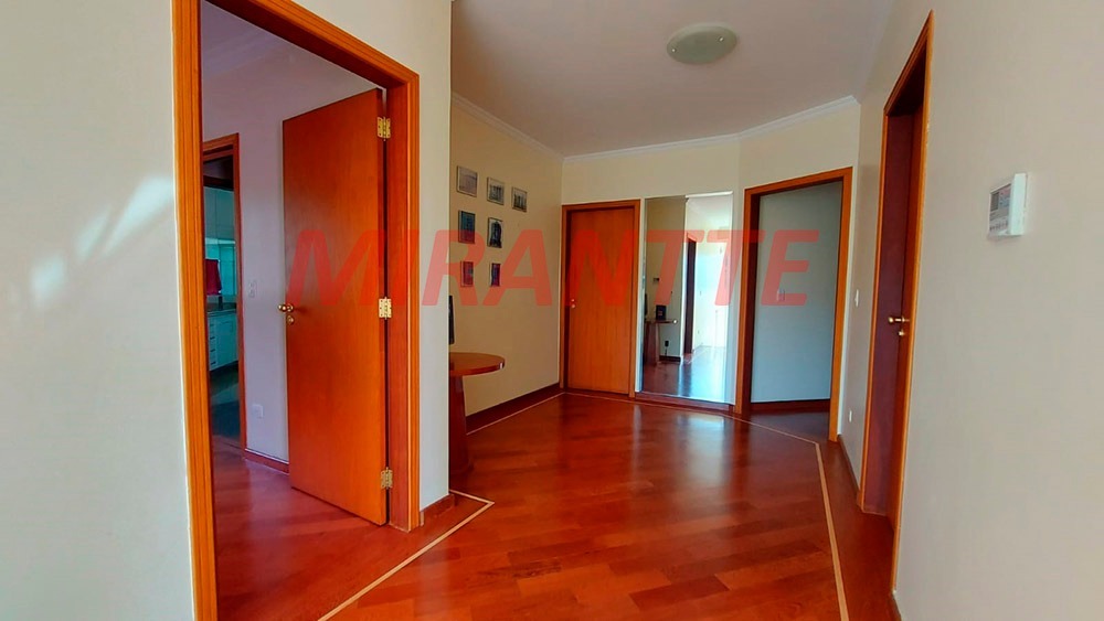 Sobrado de 450m² com 4 quartos em Jardim Floresta