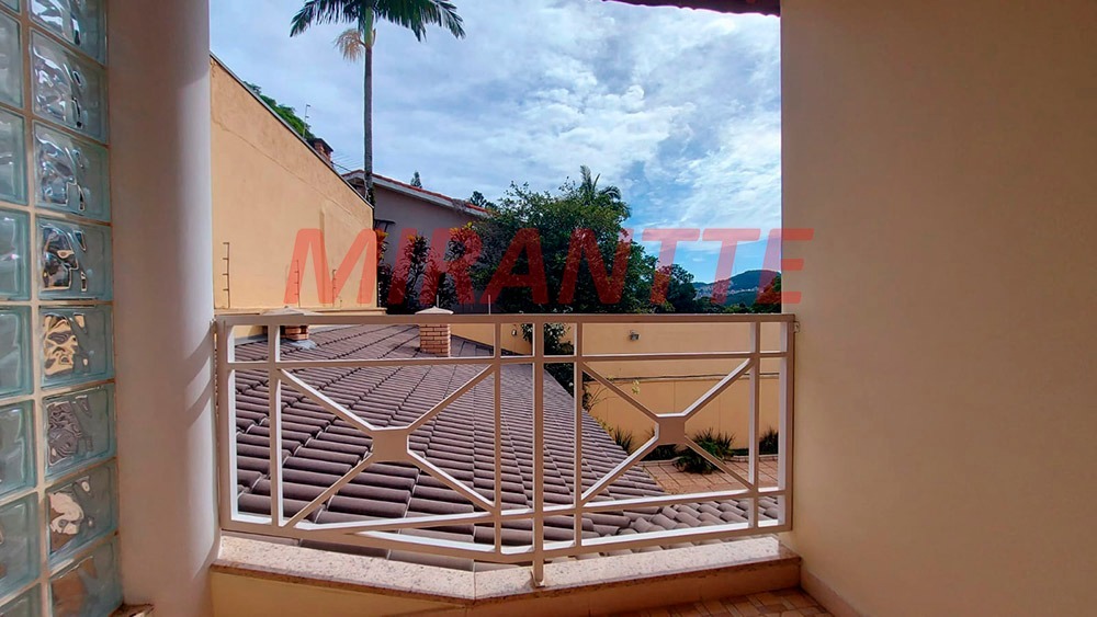 Sobrado de 450m² com 4 quartos em Jardim Floresta