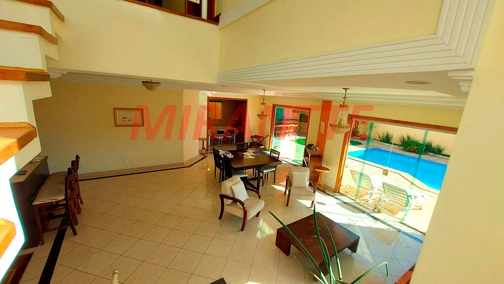 Sobrado de 450m² com 4 quartos em Jardim Floresta