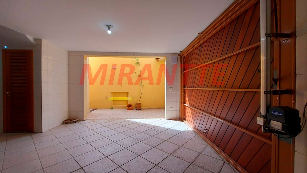 Sobrado de 450m² com 4 quartos em Jardim Floresta