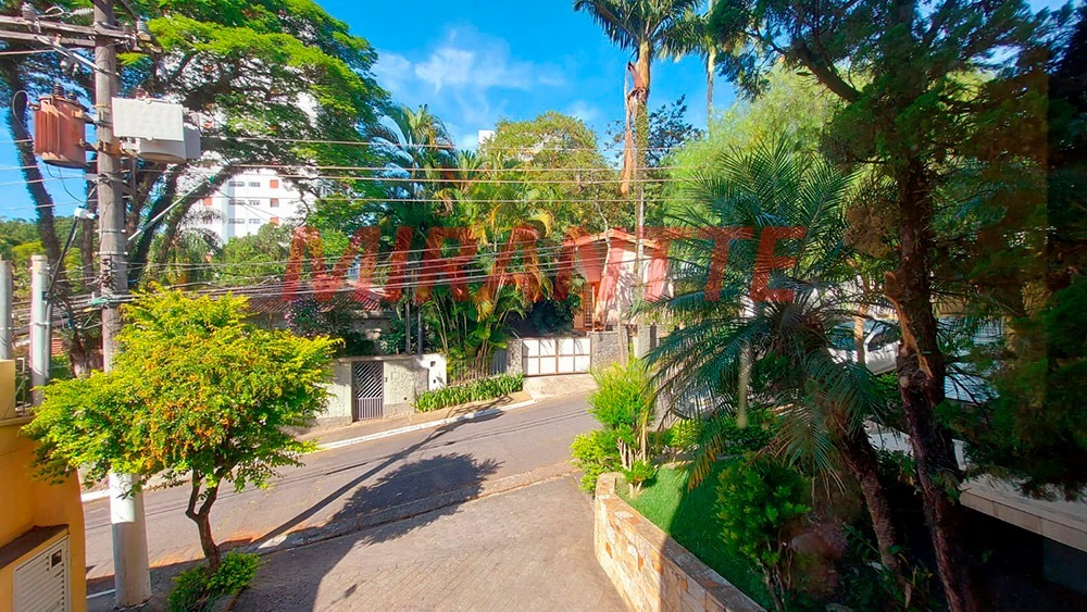 Sobrado de 450m² com 4 quartos em Jardim Floresta