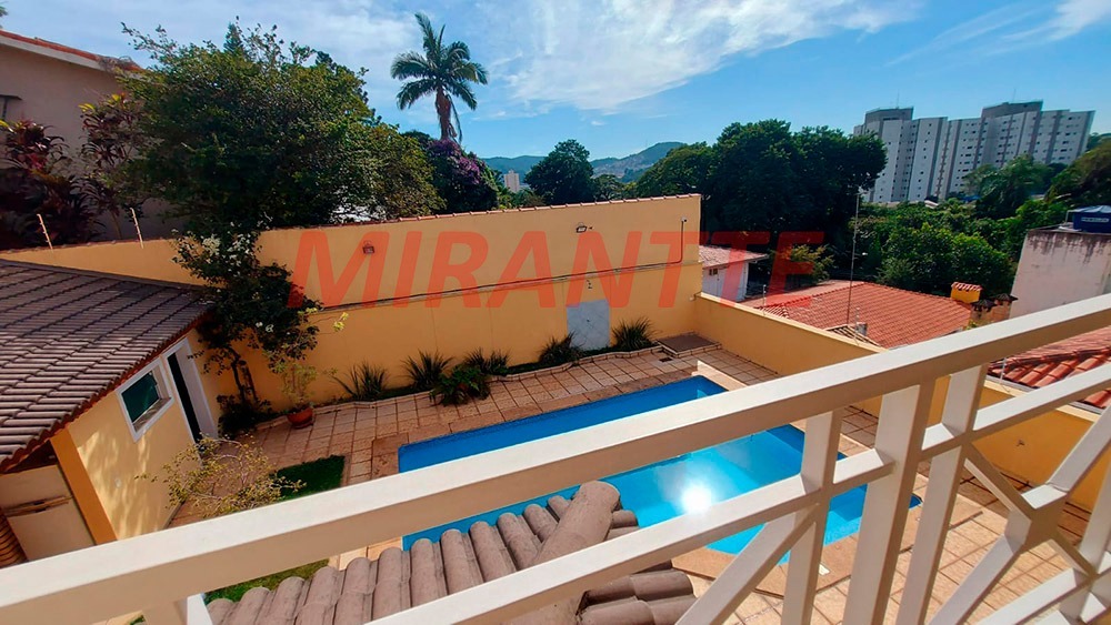 Sobrado de 450m² com 4 quartos em Jardim Floresta