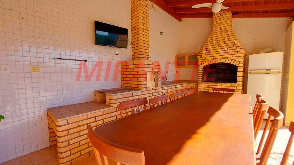 Sobrado de 450m² com 4 quartos em Jardim Floresta