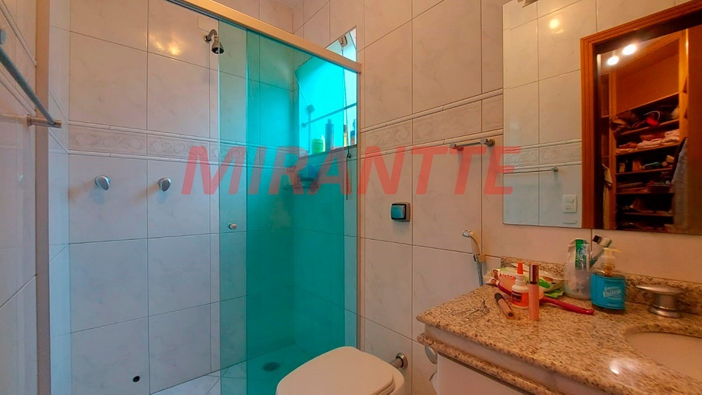 Sobrado de 450m² com 4 quartos em Jardim Floresta