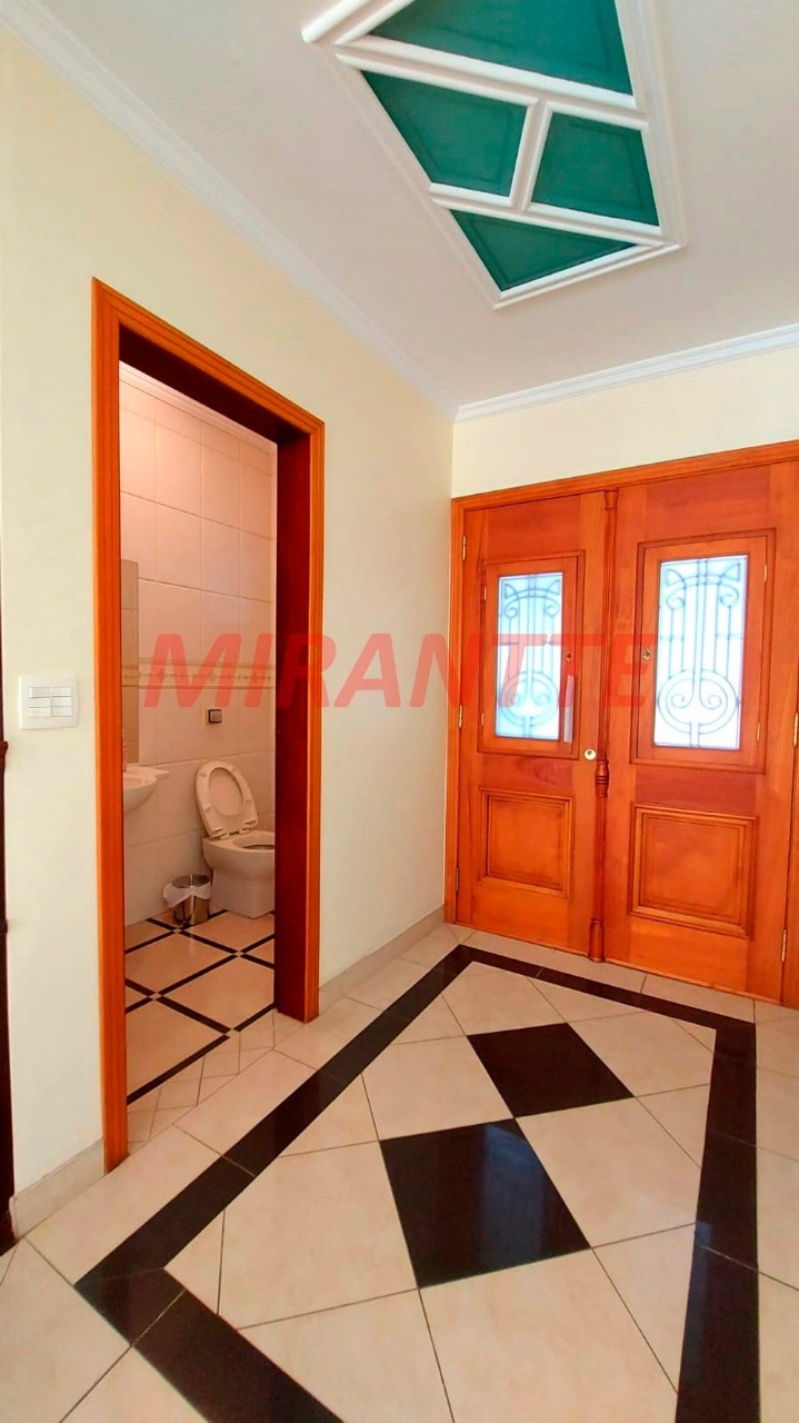 Sobrado de 450m² com 4 quartos em Jardim Floresta