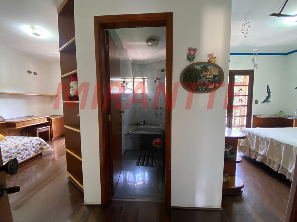 Sobrado de 403m² com 4 quartos em Jardim Tremembé