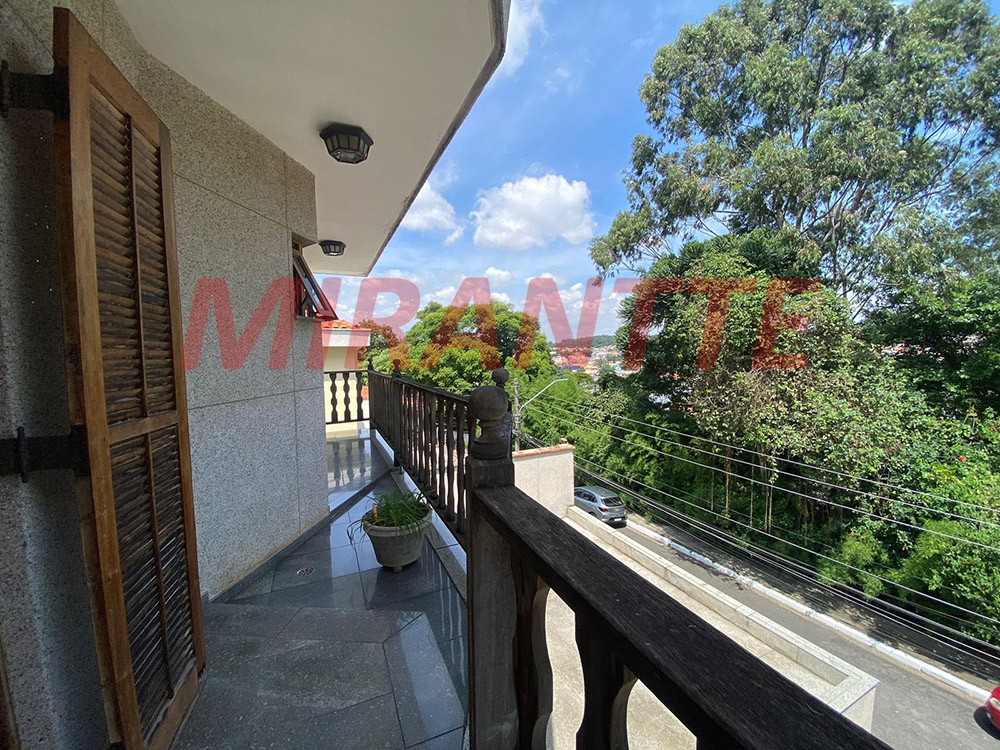Sobrado de 403m² com 4 quartos em Jardim Tremembé