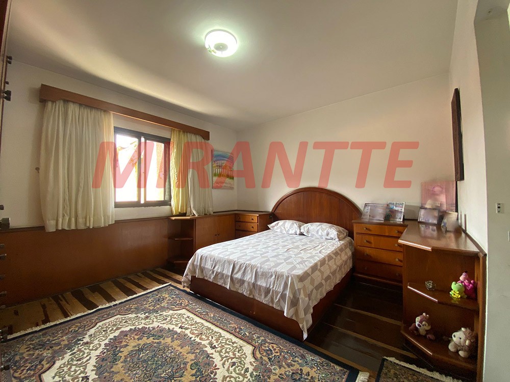 Sobrado de 403m² com 4 quartos em Jardim Tremembé