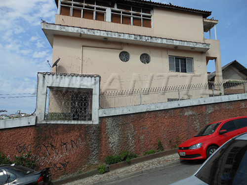 Sobrado de 1000m² com 4 quartos em Cachoeirinha