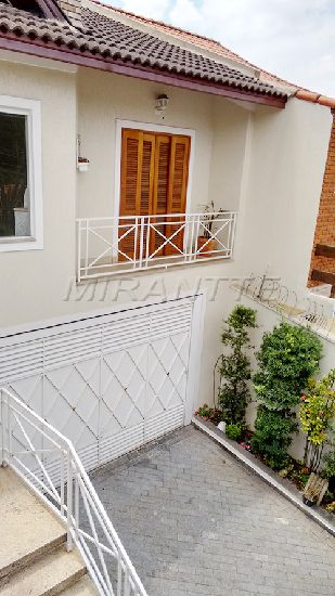 Sobrado de 400m² com 4 quartos em Jardim Virginia Bianca