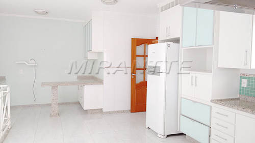 Sobrado de 400m² com 4 quartos em Jardim Virginia Bianca