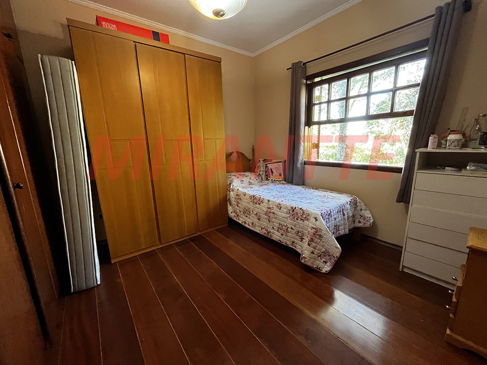 Sobrado de 436m² com 4 quartos em Jardim Guapíra