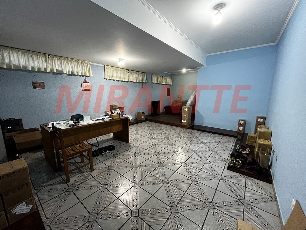 Sobrado de 436m² com 4 quartos em Jardim Guapíra