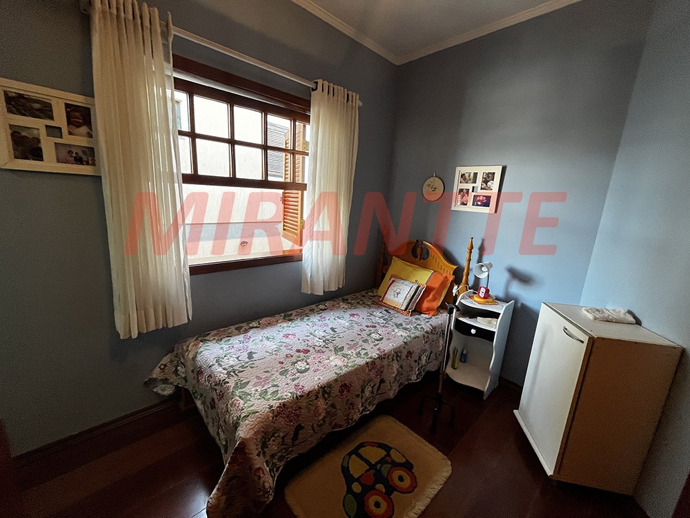 Sobrado de 436m² com 4 quartos em Jardim Guapíra
