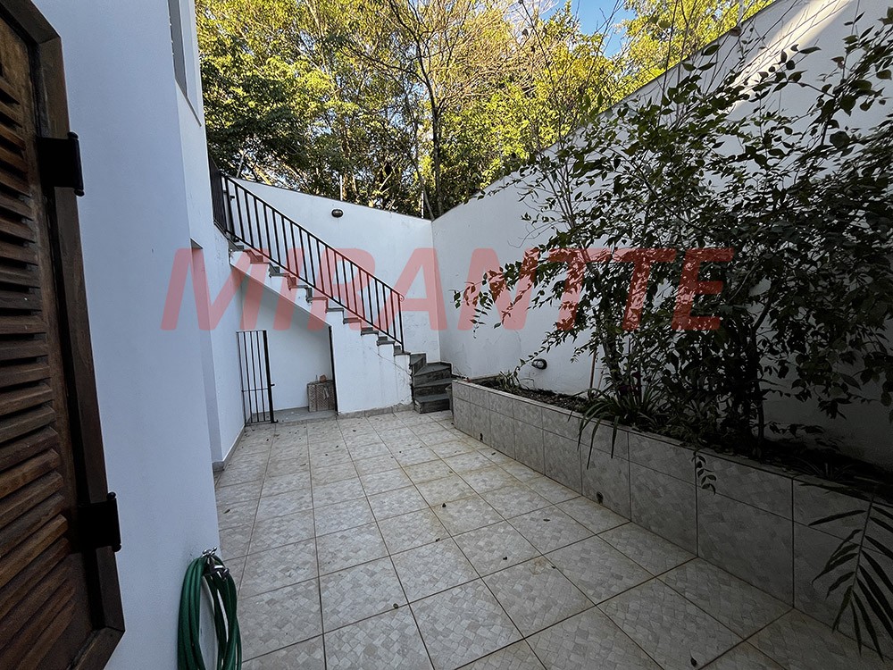 Sobrado de 436m² com 4 quartos em Jardim Guapíra