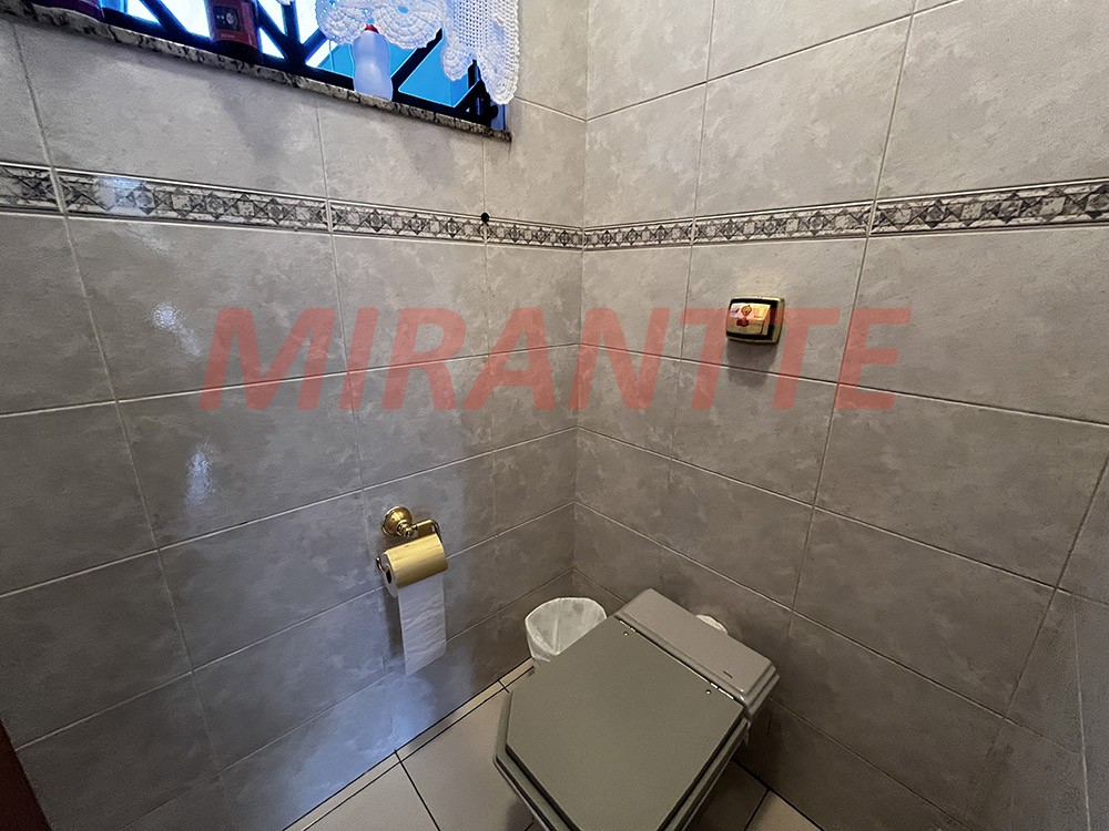 Sobrado de 436m² com 4 quartos em Jardim Guapíra
