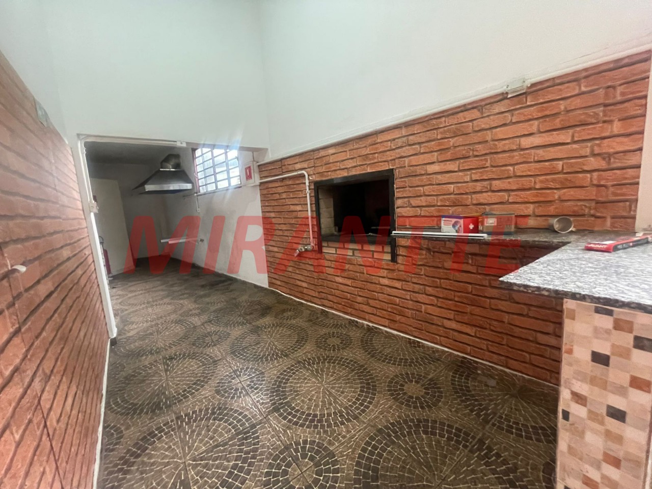 Comercial de 465m² em Água Fria