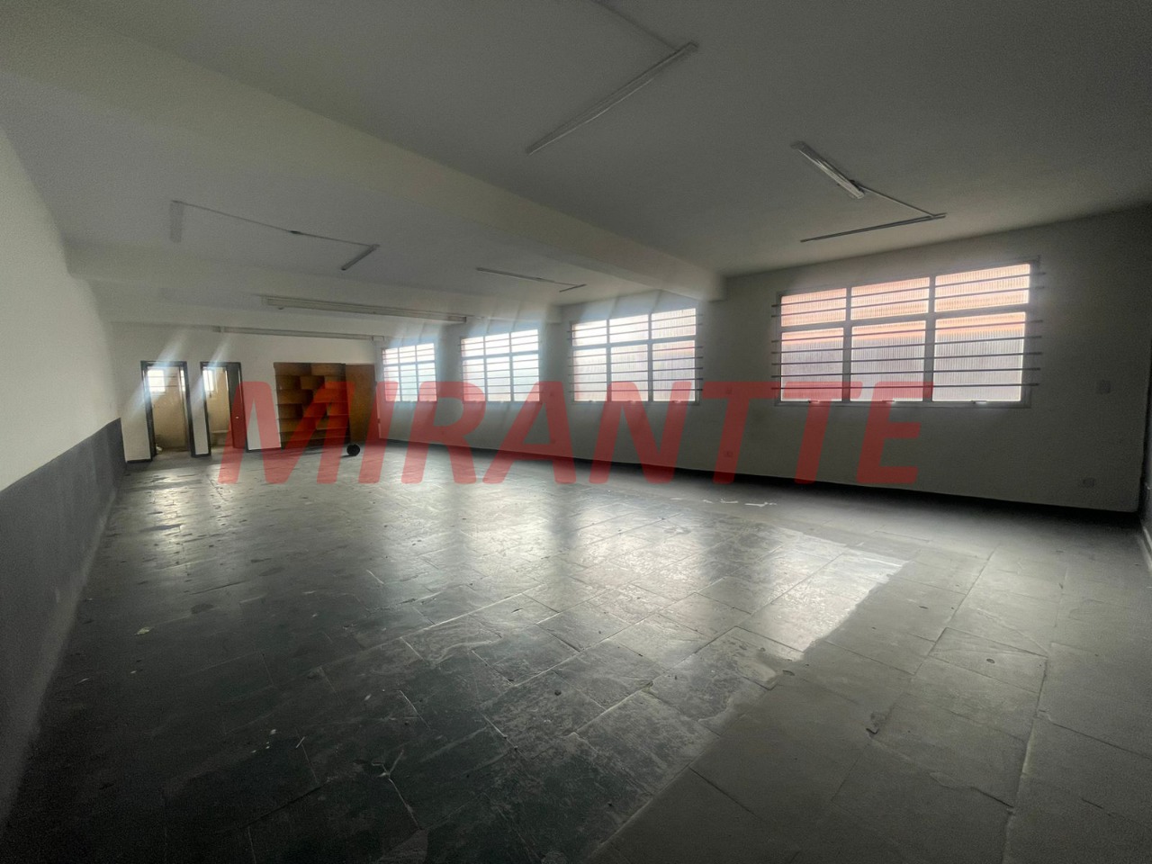 Comercial de 465m² em Água Fria