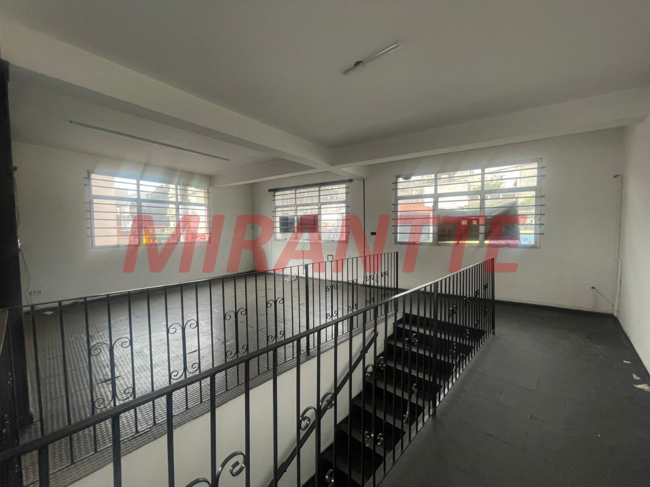 Comercial de 465m² em Água Fria
