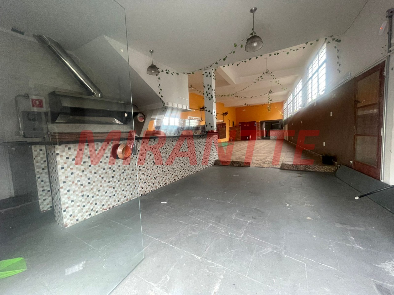 Comercial de 465m² em Água Fria
