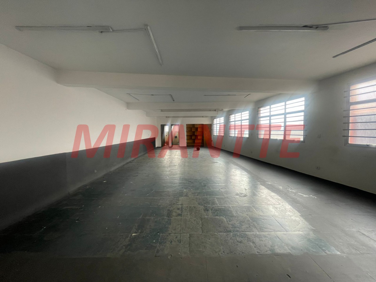 Comercial de 465m² em Água Fria