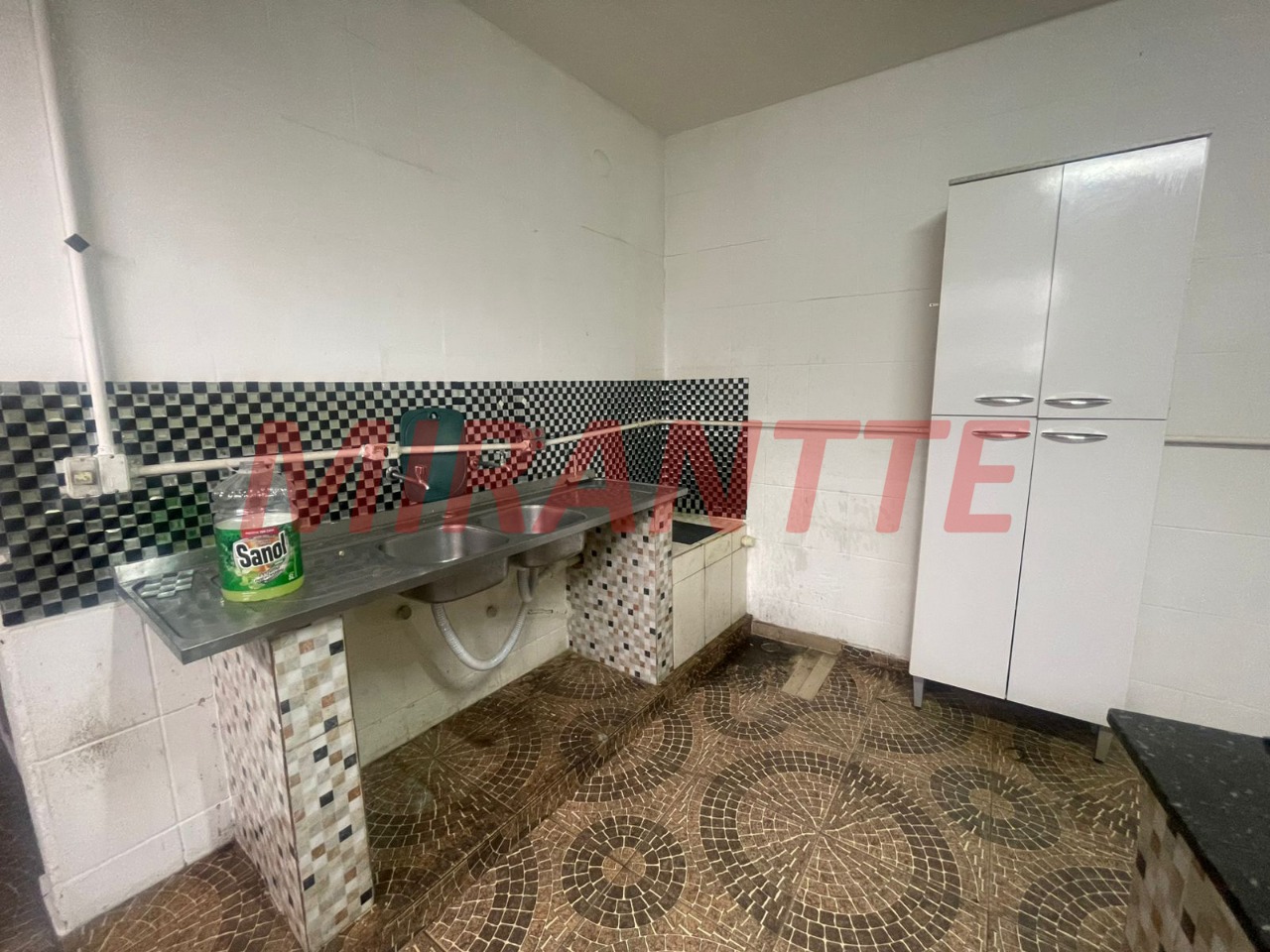 Comercial de 465m² em Água Fria