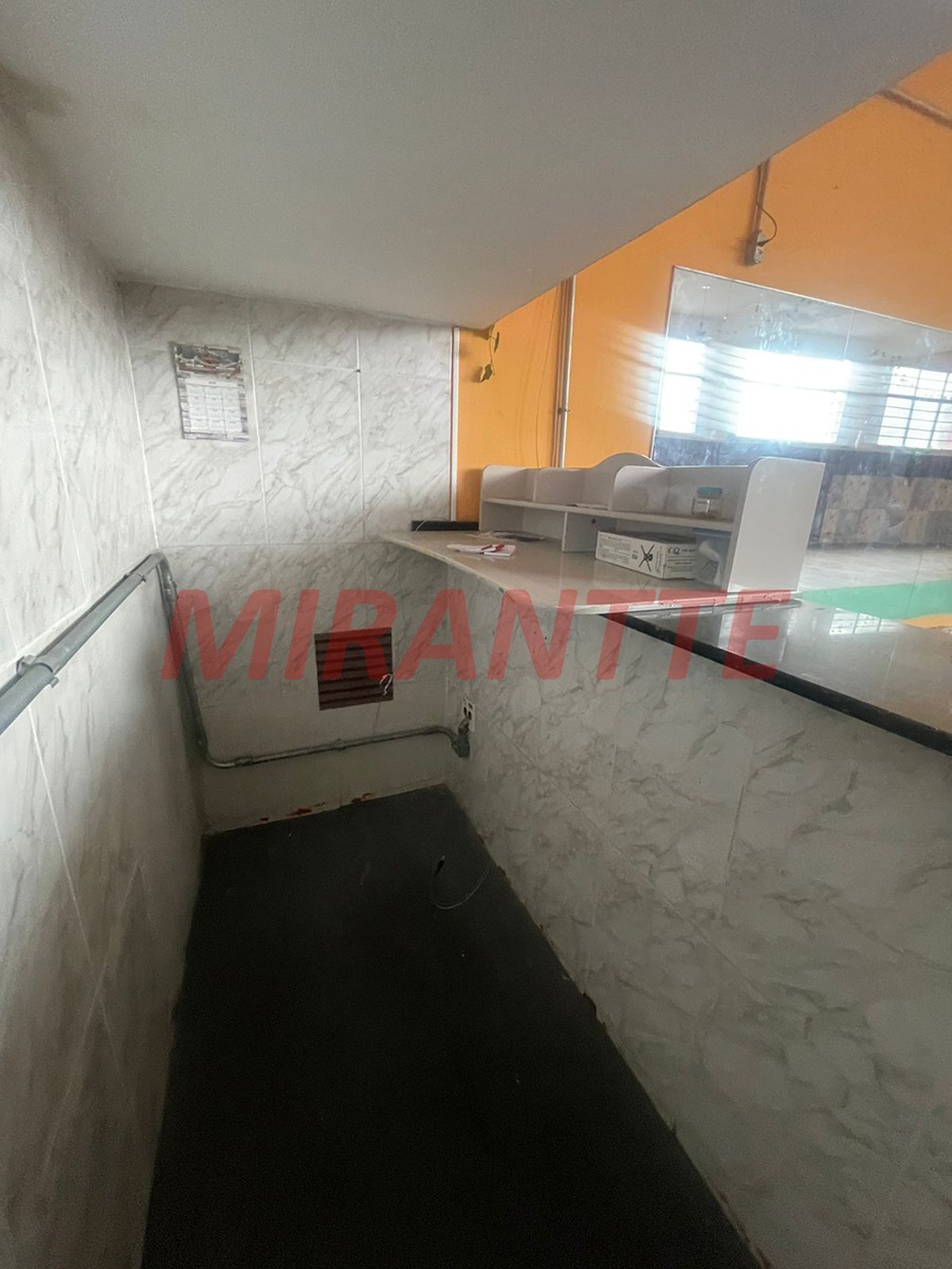 Comercial de 465m² em Água Fria