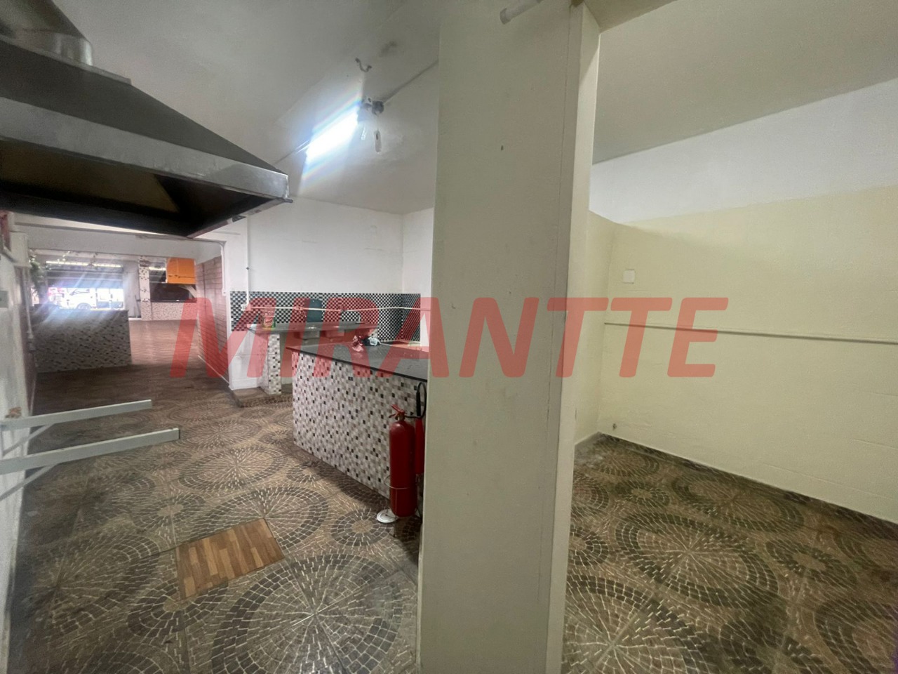 Comercial de 465m² em Água Fria