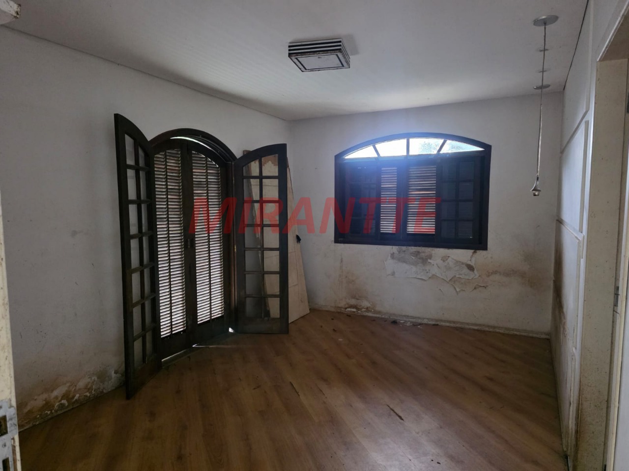 Sobrado de 371.4m² com 4 quartos em Serra Da Cantareira