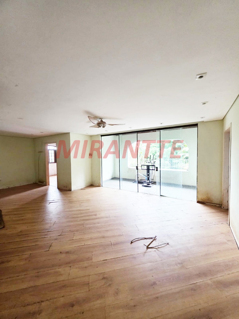 Sobrado de 371.4m² com 4 quartos em Serra Da Cantareira