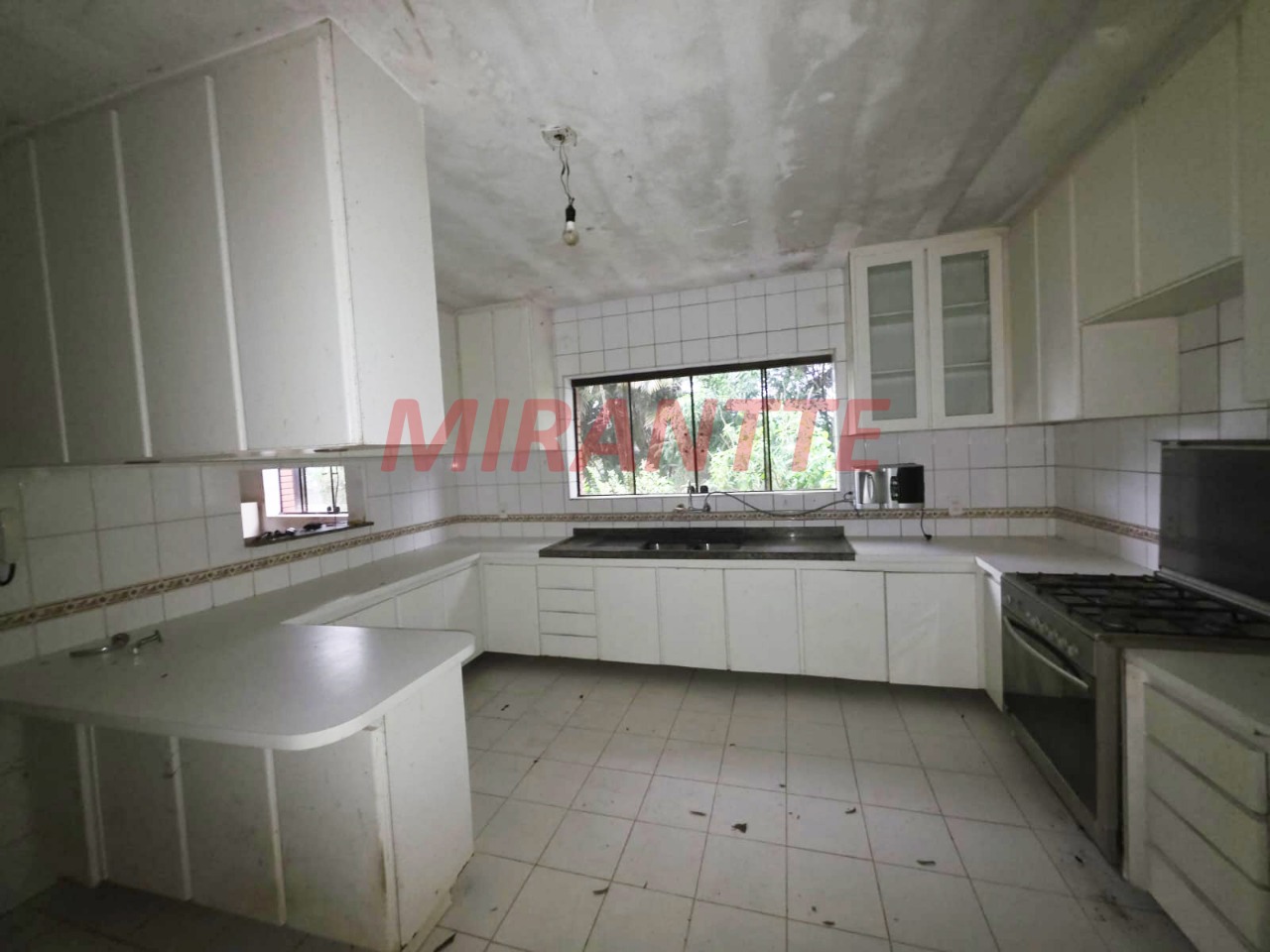 Sobrado de 371.4m² com 4 quartos em Serra Da Cantareira