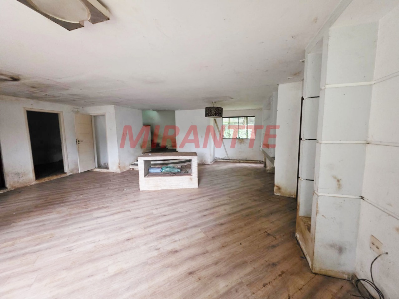 Sobrado de 371.4m² com 4 quartos em Serra Da Cantareira
